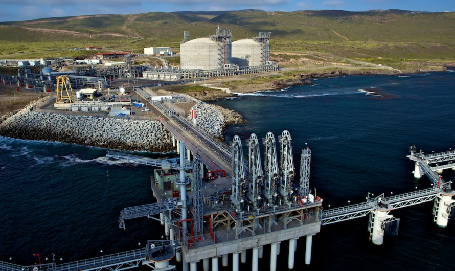 Energía Costa Azul LNG буксует в коридорах власти