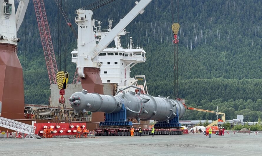 Главный криогенный теплообменник и предохладители прибыли на площадку LNG Canada в Китимате