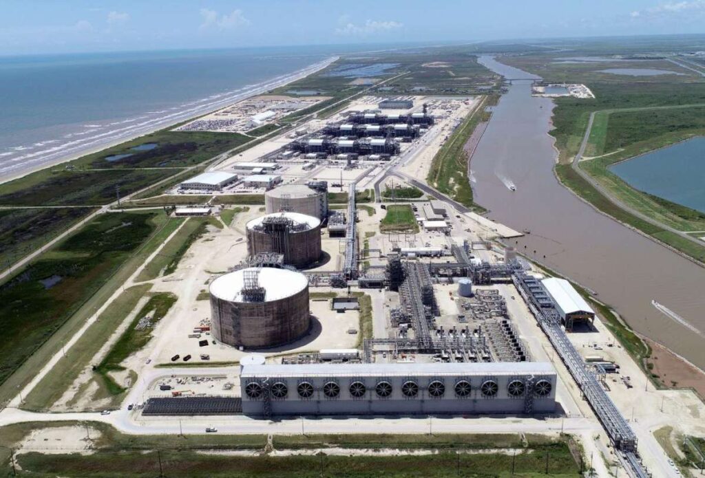 Freeport LNG day airview - Американский завод СПГ Freeport LNG совершил первую отгрузку после аварийного останова