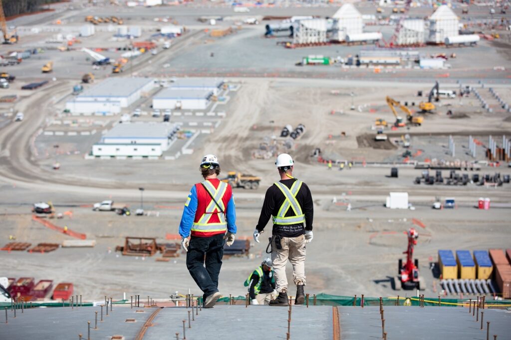 lng canada 2021 10 site view - LNG Canada построен более чем на 50 процентов, однако газопровод задерживается