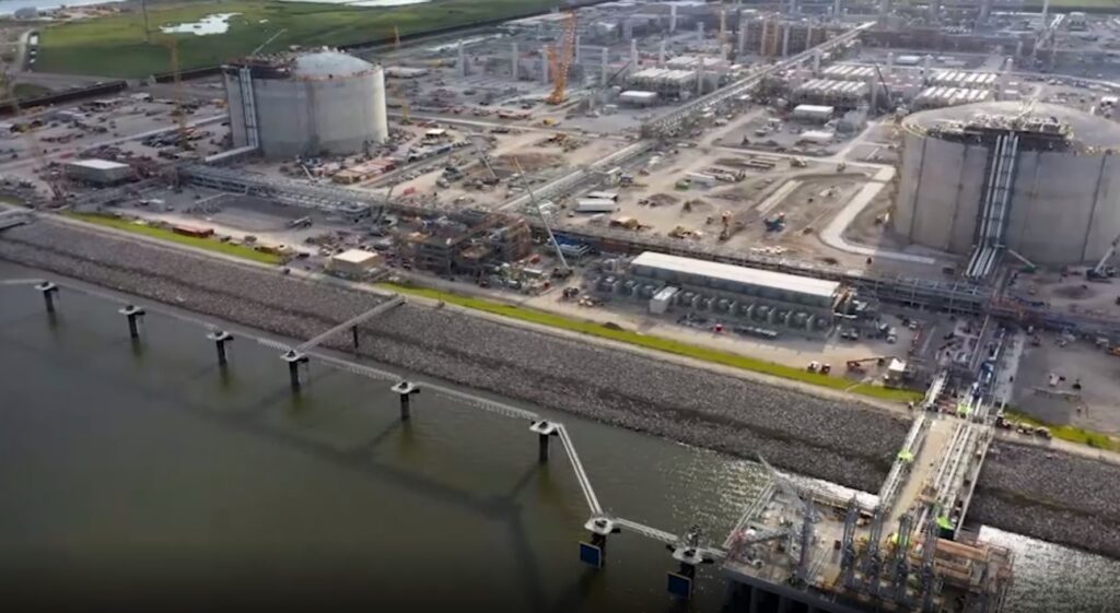 Calcasieu Pass LNG 2021 jetty airview - Девелопер СПГ проекта Calcasieu Pass LNG разместил привилегированные облигации на 1,25 млрд долларов