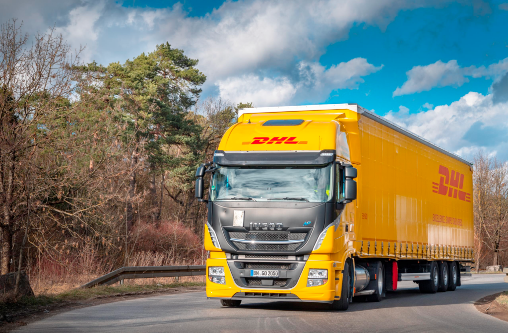 DHL Iveco LNG - DHL, Shell и Grundfos переходят на био-СПГ