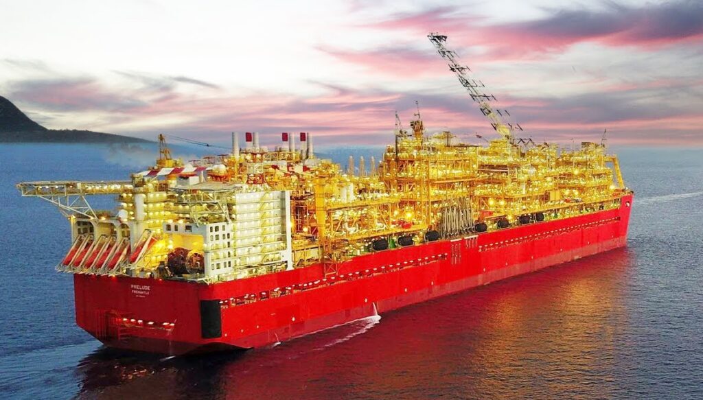 Prelude FLNG towage sunset4 cr - Гигантский плавучий СПГ завод Prelude FLNG остановлен из-за пожара