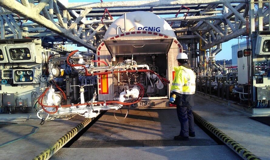 PGNiG совершила юбилейную отгрузку СПГ на грузовиках с терминала СПГ Swinoujscie