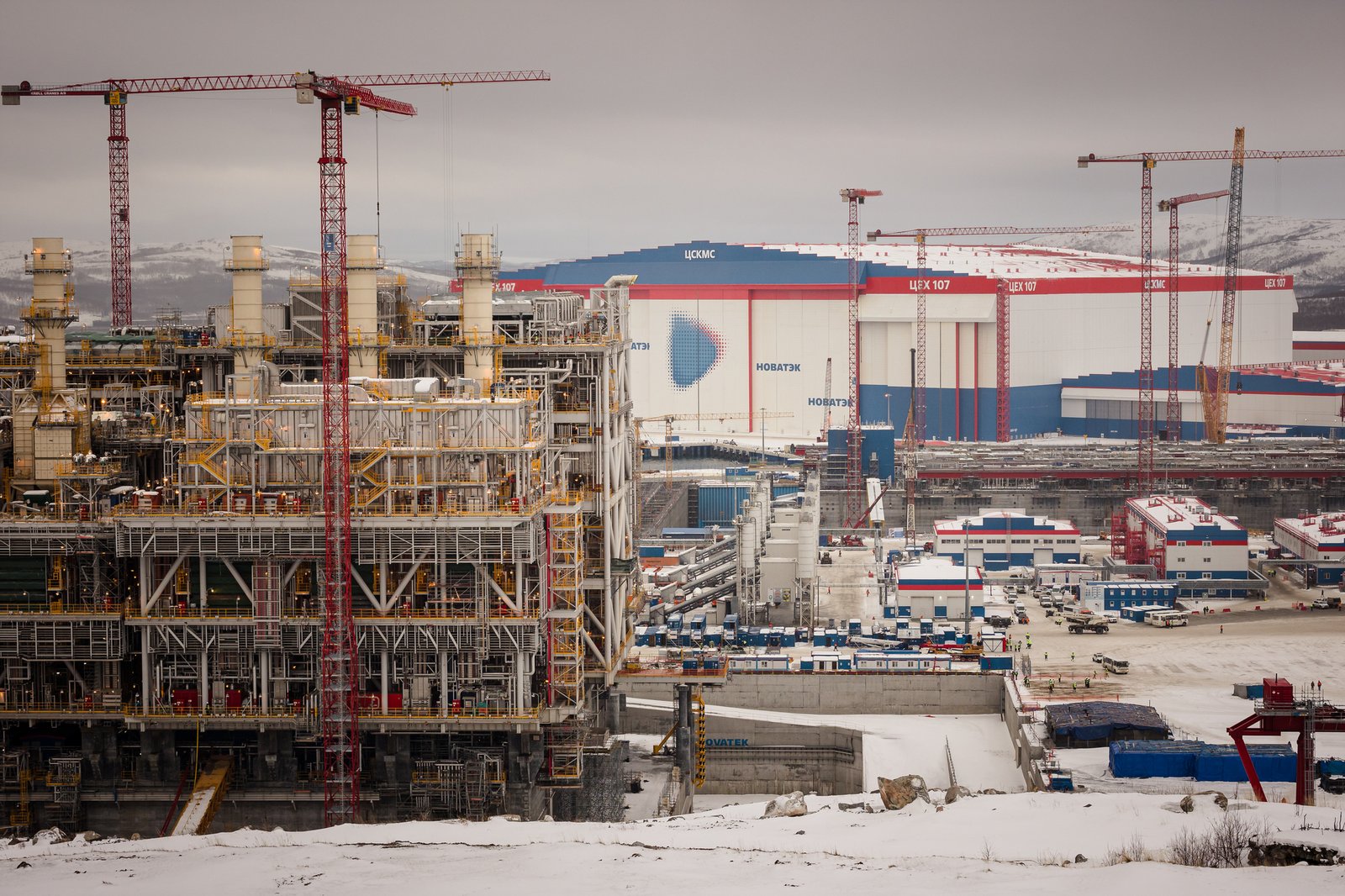 Первый в мире завод по сжижению газа. Арктик СПГ-2 Мурманск. Мурманск Белокаменка Арктик СПГ 2. Новатэк Мурманск Белокаменка. Мурманск стройка СПГ.