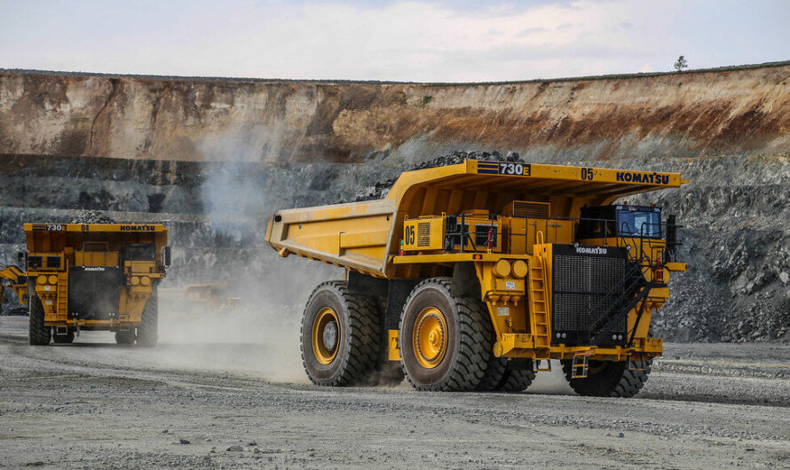 РМК перевела 12 карьерных самосвалов Komatsu на СПГ 