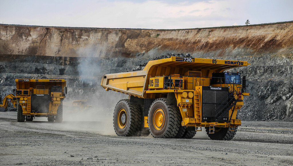 KOMATSU 05 - РМК перевела 12 карьерных самосвалов Komatsu на СПГ 