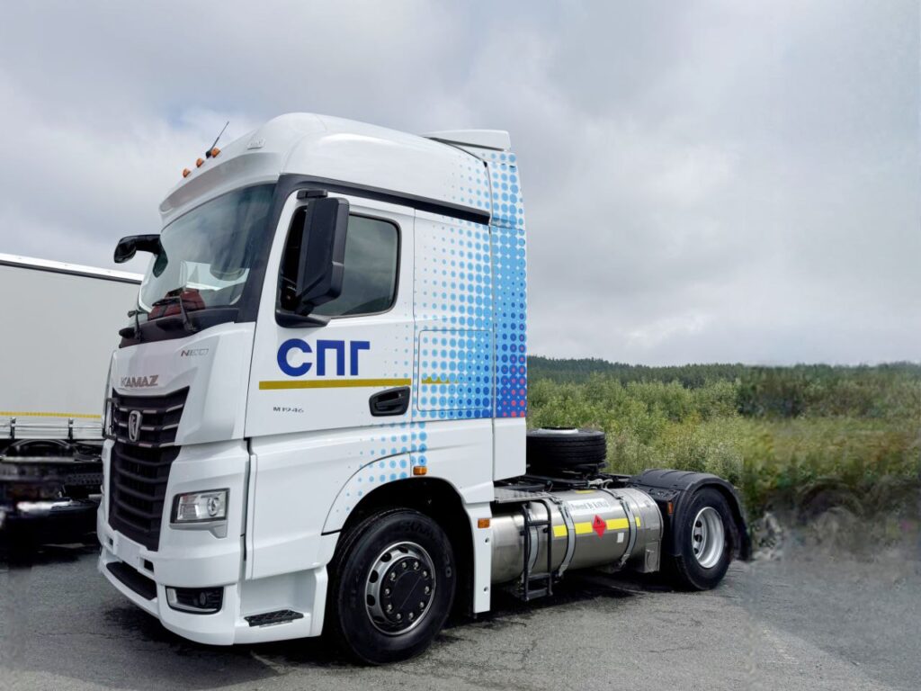 KAMAZ 51902 Novatek - Первые 30 седельных тягачей КАМАЗ на СПГ отправляются в NATCAR